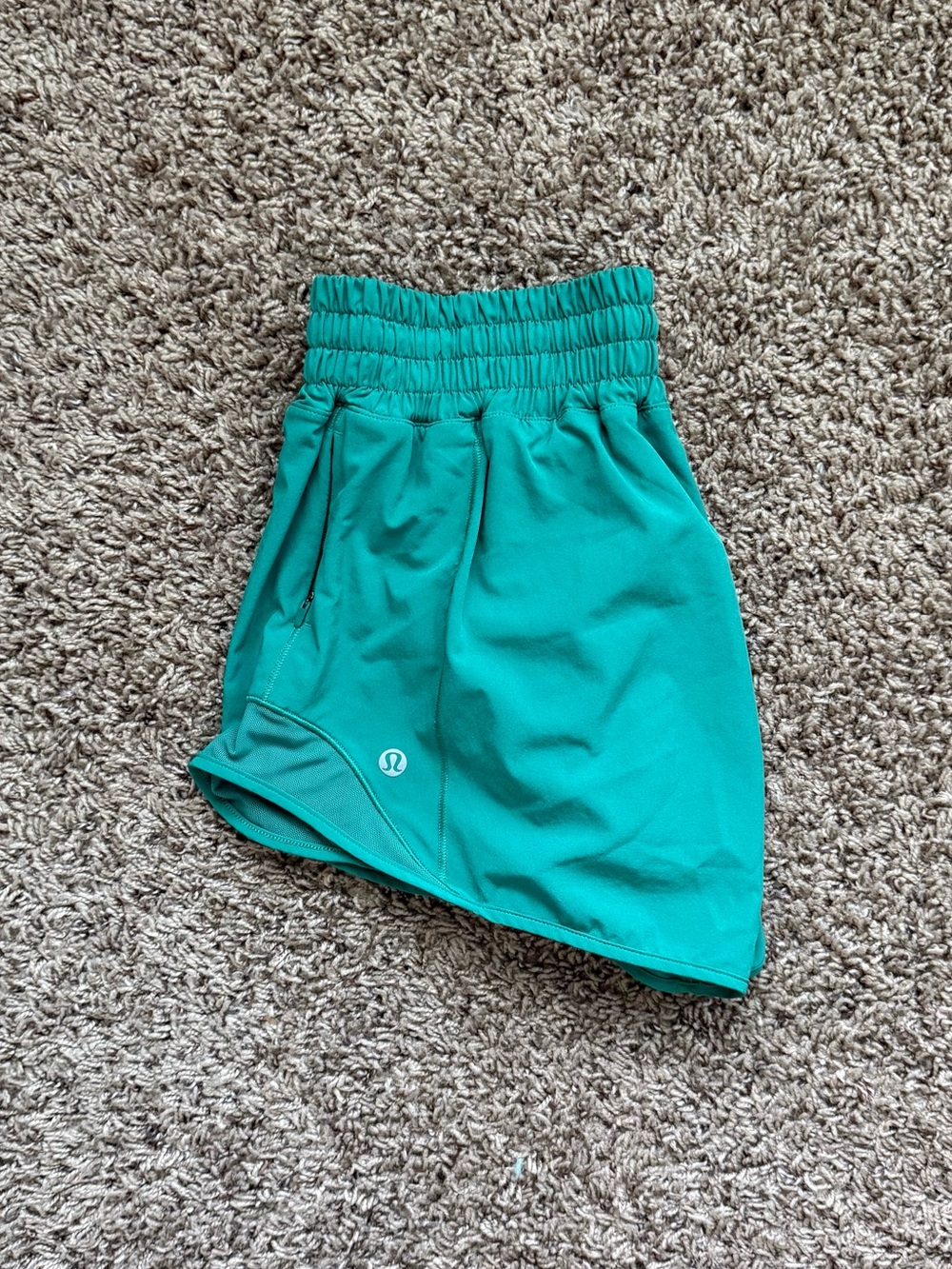 Lululemon Hotty Hot Shorts High Rise 2.5” Cascadia Green Size 4